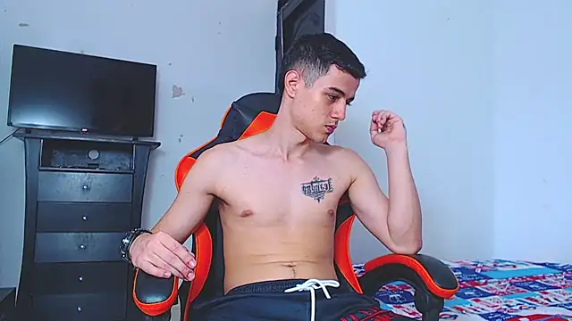 ADAM HOT online show from 01-05-26, 08:34