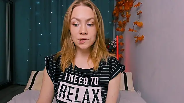 Snapshot of InsatiableFoxX chatting on 10-17-25, 05:59 InsatiableFoxX online show from 10-17-25, 05:59
