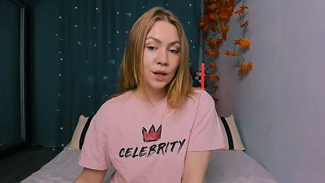 Snapshot of InsatiableFoxX chatting on 10-29-25, 08:54 InsatiableFoxX online show from 10-29-25, 08:54