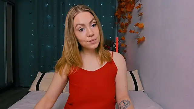 Snapshot of InsatiableFoxX chatting on 10-30-25, 05:24 InsatiableFoxX online show from 10-30-25, 05:24