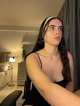 Snapshot of Mavi_Coless chatting on 03-19-25, 01:54 Mavi Coless online show from 03-19-25, 01:54