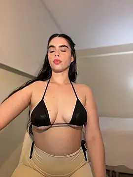 Snapshot of Mavi_Coless chatting on 04-15-26, 12:39 Mavi Coless online show from 04-15-26, 12:39