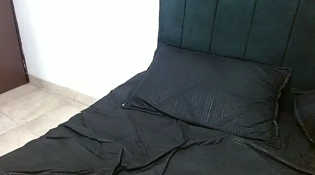 Snapshot of Hendry_ chatting on 12-06-24, 07:43 Hendry online show from 12-06-24, 07:43