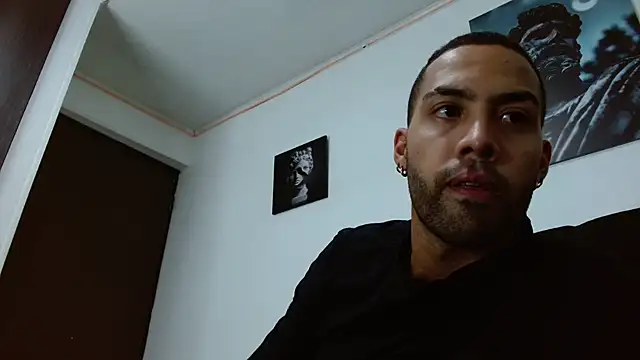 Snapshot of Hendry_ chatting on 01-25-25, 01:10 Hendry online show from 01-25-25, 01:10