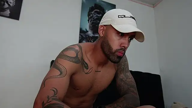 Snapshot of Hendry_ chatting on 02-22-25, 01:33 Hendry online show from 02-22-25, 01:33