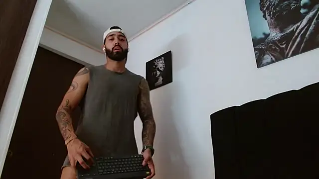 Snapshot of Hendry_ chatting on 03-15-25, 12:36 Hendry online show from 03-15-25, 12:36