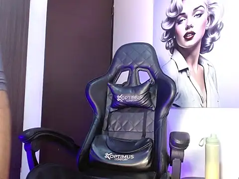 Snapshot of Hendry_ chatting on 09-09-25, 03:28 Hendry online show from 09-09-25, 03:28