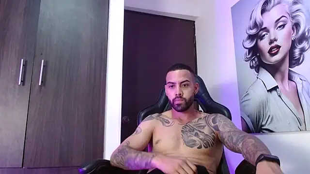 Snapshot of Hendry_ chatting on 09-22-25, 03:41 Hendry online show from 09-22-25, 03:41