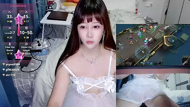 Snapshot of Angelababy001 chatting on 12-04-24, 03:32 Angelababy001 online show from 12-04-24, 03:32