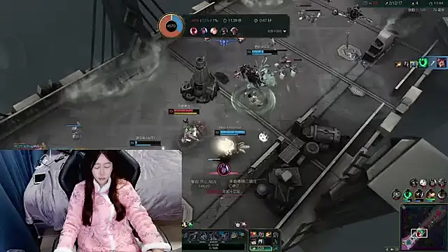 Snapshot of Angelababy001 chatting on 01-04-25, 04:43 Angelababy001 online show from 01-04-25, 04:43