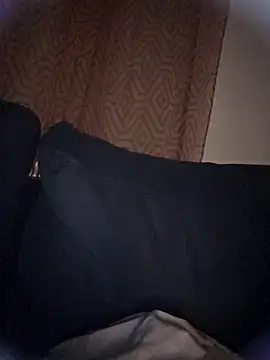 Snapshot of fbl40 chatting on 10-23-25, 10:19 fbl40 online show from 10-23-25, 10:19