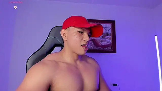 Snapshot of RoyConstance chatting on 01-11-26, 03:55 RoyConstance online show from 01-11-26, 03:55