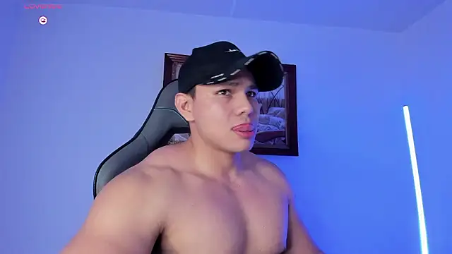 Snapshot of RoyConstance chatting on 02-04-26, 03:23 RoyConstance online show from 02-04-26, 03:23