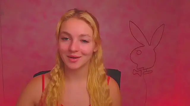 Snapshot of Milka_kiss_ chatting on 12-17-24, 10:01 Milka kiss online show from 12-17-24, 10:01