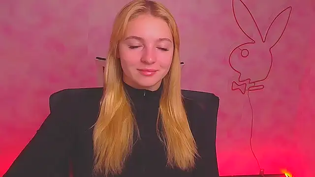 Snapshot of Milka_kiss_ chatting on 12-21-24, 06:30 Milka kiss online show from 12-21-24, 06:30