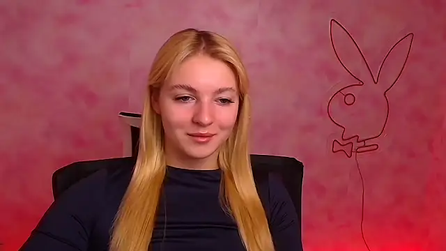 Snapshot of Milka_kiss_ chatting on 12-22-24, 07:00 Milka kiss online show from 12-22-24, 07:00