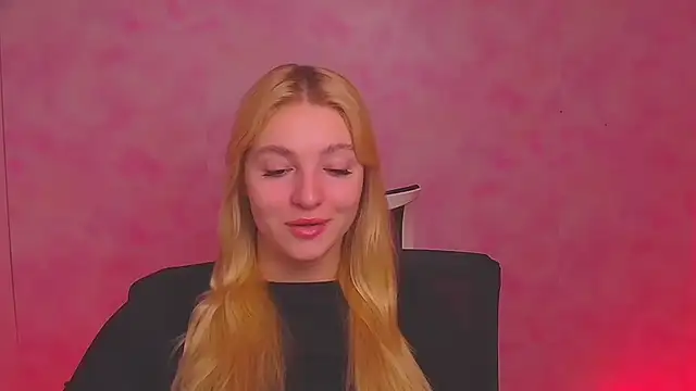 Snapshot of Milka_kiss_ chatting on 12-24-24, 06:55 Milka kiss online show from 12-24-24, 06:55