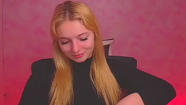 Snapshot of Milka_kiss_ chatting on 12-28-24, 07:11 Milka kiss online show from 12-28-24, 07:11