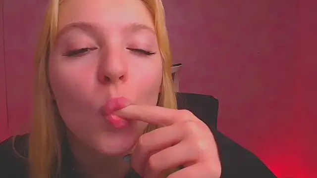 Snapshot of Milka_kiss_ chatting on 01-06-25, 10:24 Milka kiss online show from 01-06-25, 10:24