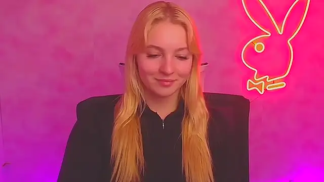 Snapshot of Milka_kiss_ chatting on 01-11-25, 03:31 Milka kiss online show from 01-11-25, 03:31