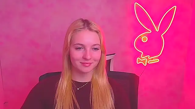 Snapshot of Milka_kiss_ chatting on 02-10-25, 10:09 Milka kiss online show from 02-10-25, 10:09