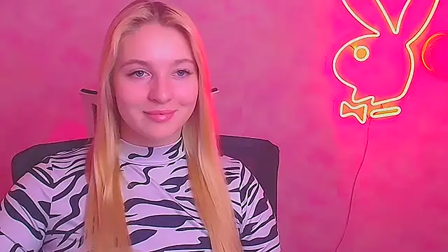 Snapshot of Milka_kiss_ chatting on 02-17-25, 12:38 Milka kiss online show from 02-17-25, 12:38