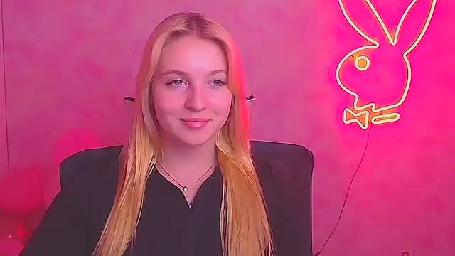 Snapshot of Milka_kiss_ chatting on 02-20-25, 04:03 Milka kiss online show from 02-20-25, 04:03