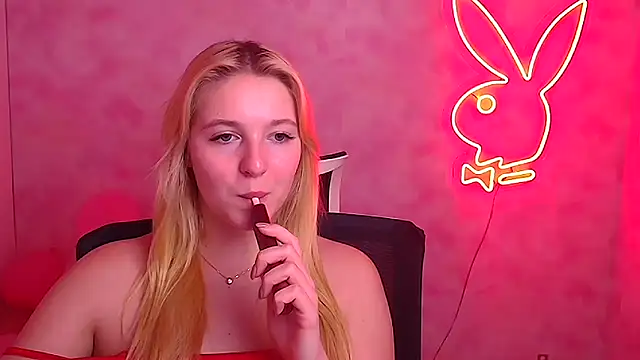 Snapshot of Milka_kiss_ chatting on 02-22-25, 03:58 Milka kiss online show from 02-22-25, 03:58