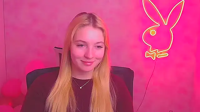 Snapshot of Milka_kiss_ chatting on 02-24-25, 12:37 Milka kiss online show from 02-24-25, 12:37