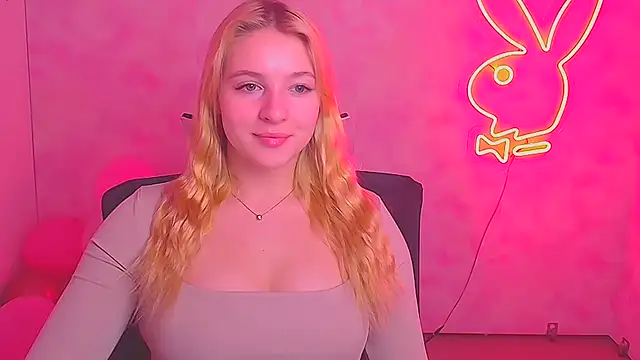 Snapshot of Milka_kiss_ chatting on 02-25-25, 07:52 Milka kiss online show from 02-25-25, 07:52