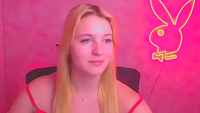 Snapshot of Milka_kiss_ chatting on 02-28-25, 10:30 Milka kiss online show from 02-28-25, 10:30