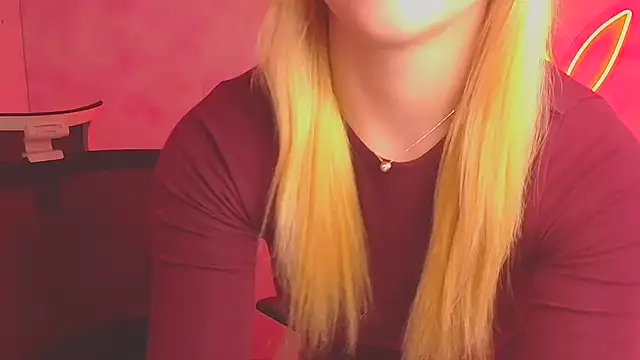 Snapshot of Milka_kiss_ chatting on 03-01-25, 04:11 Milka kiss online show from 03-01-25, 04:11