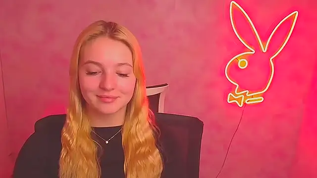 Snapshot of Milka_kiss_ chatting on 03-02-25, 09:21 Milka kiss online show from 03-02-25, 09:21
