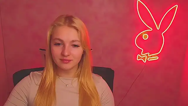 Snapshot of Milka_kiss_ chatting on 03-09-25, 12:31 Milka kiss online show from 03-09-25, 12:31