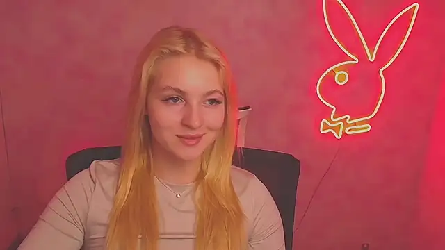 Snapshot of Milka_kiss_ chatting on 03-09-25, 04:22 Milka kiss online show from 03-09-25, 04:22