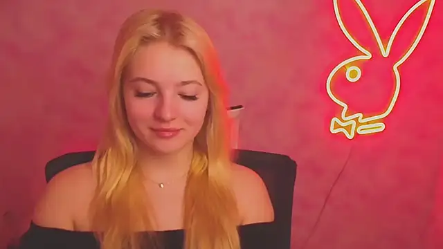 Snapshot of Milka_kiss_ chatting on 03-11-25, 06:53 Milka kiss online show from 03-11-25, 06:53