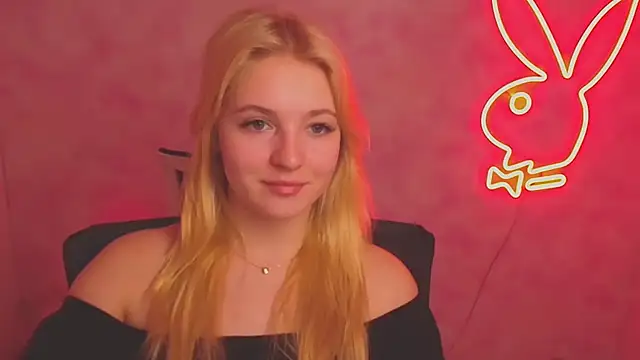 Snapshot of Milka_kiss_ chatting on 03-11-25, 09:56 Milka kiss online show from 03-11-25, 09:56