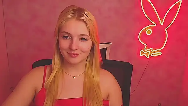 Snapshot of Milka_kiss_ chatting on 03-13-25, 10:05 Milka kiss online show from 03-13-25, 10:05