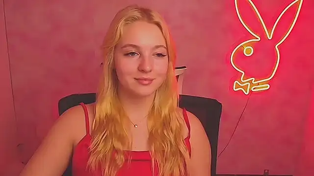 Snapshot of Milka_kiss_ chatting on 03-14-25, 10:07 Milka kiss online show from 03-14-25, 10:07