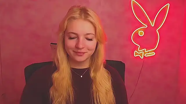Snapshot of Milka_kiss_ chatting on 03-15-25, 06:58 Milka kiss online show from 03-15-25, 06:58