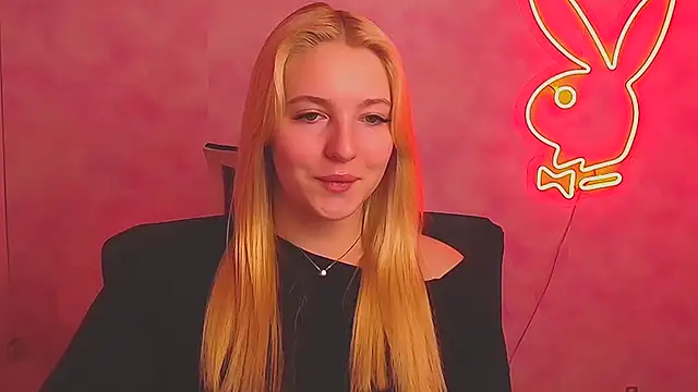 Snapshot of Milka_kiss_ chatting on 03-20-25, 12:32 Milka kiss online show from 03-20-25, 12:32