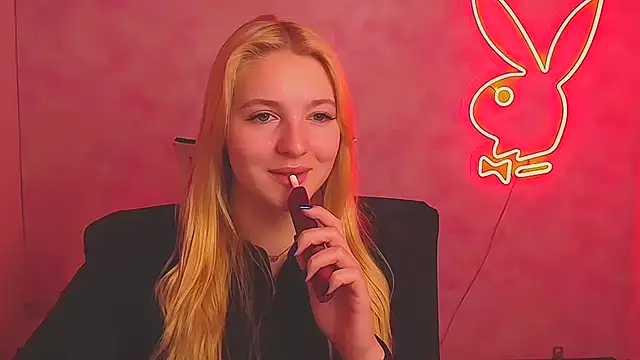 Snapshot of Milka_kiss_ chatting on 03-21-25, 10:39 Milka kiss online show from 03-21-25, 10:39