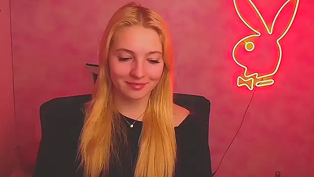 Snapshot of Milka_kiss_ chatting on 03-22-25, 12:35 Milka kiss online show from 03-22-25, 12:35