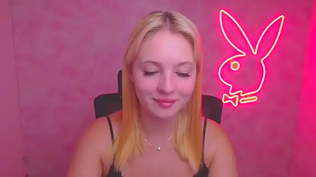 Snapshot of Milka_kiss_ chatting on 09-11-25, 11:21 Milka kiss online show from 09-11-25, 11:21