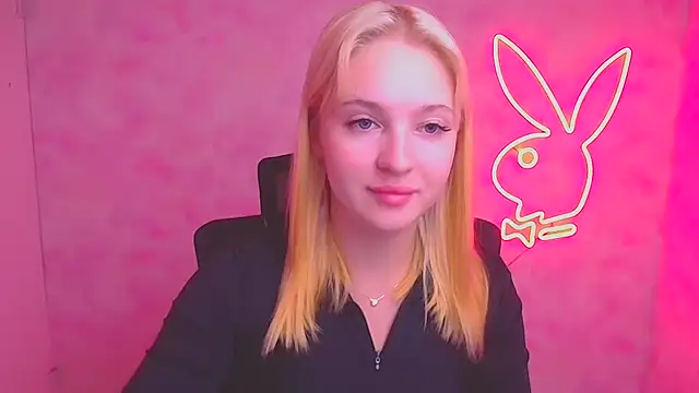 Snapshot of Milka_kiss_ chatting on 09-19-25, 05:31 Milka kiss online show from 09-19-25, 05:31