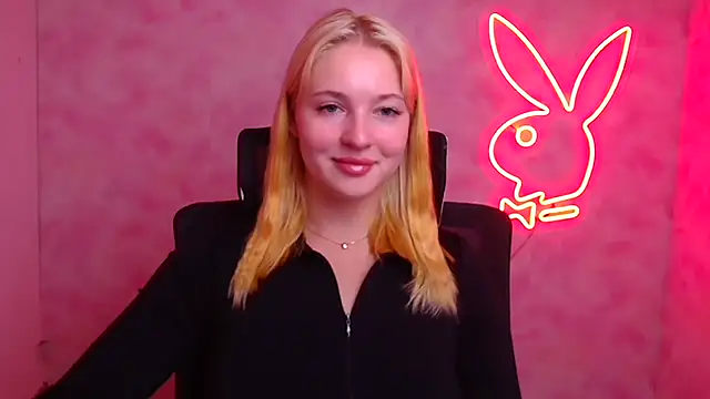 Snapshot of Milka_kiss_ chatting on 09-25-25, 11:25 Milka kiss online show from 09-25-25, 11:25
