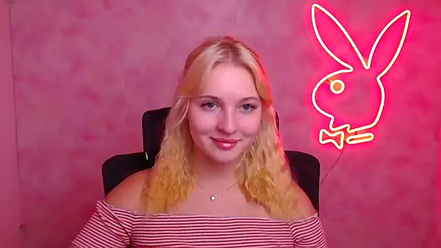 Snapshot of Milka_kiss_ chatting on 09-27-25, 11:15 Milka kiss online show from 09-27-25, 11:15