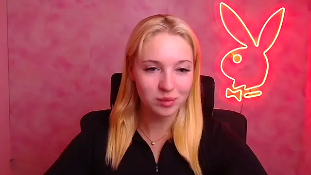 Snapshot of Milka_kiss_ chatting on 10-03-25, 05:59 Milka kiss online show from 10-03-25, 05:59