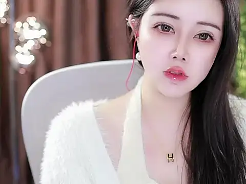 Snapshot of Qiaoqiao_ chatting on 01-08-25, 10:37 Qiaoqiao online show from 01-08-25, 10:37