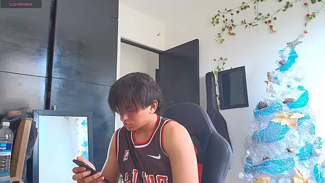 Haruto2001 online show from 12-15-24, 01:32